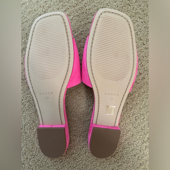 Boden Stitch Cut Out Snaffle Sliders - Picture 3 of 4